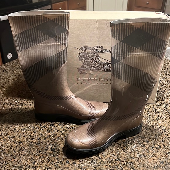 Burberry Big Scale Rainboots Size 38 - Picture 1 of 11